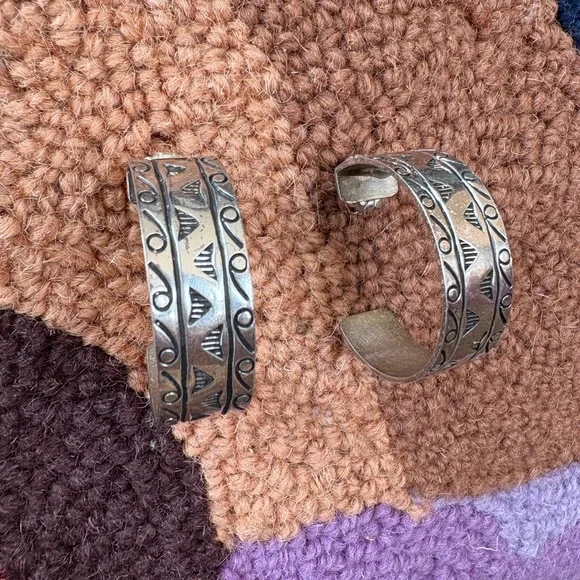 Sterling Silver earrings with southwestern design - Picture 11 of 12